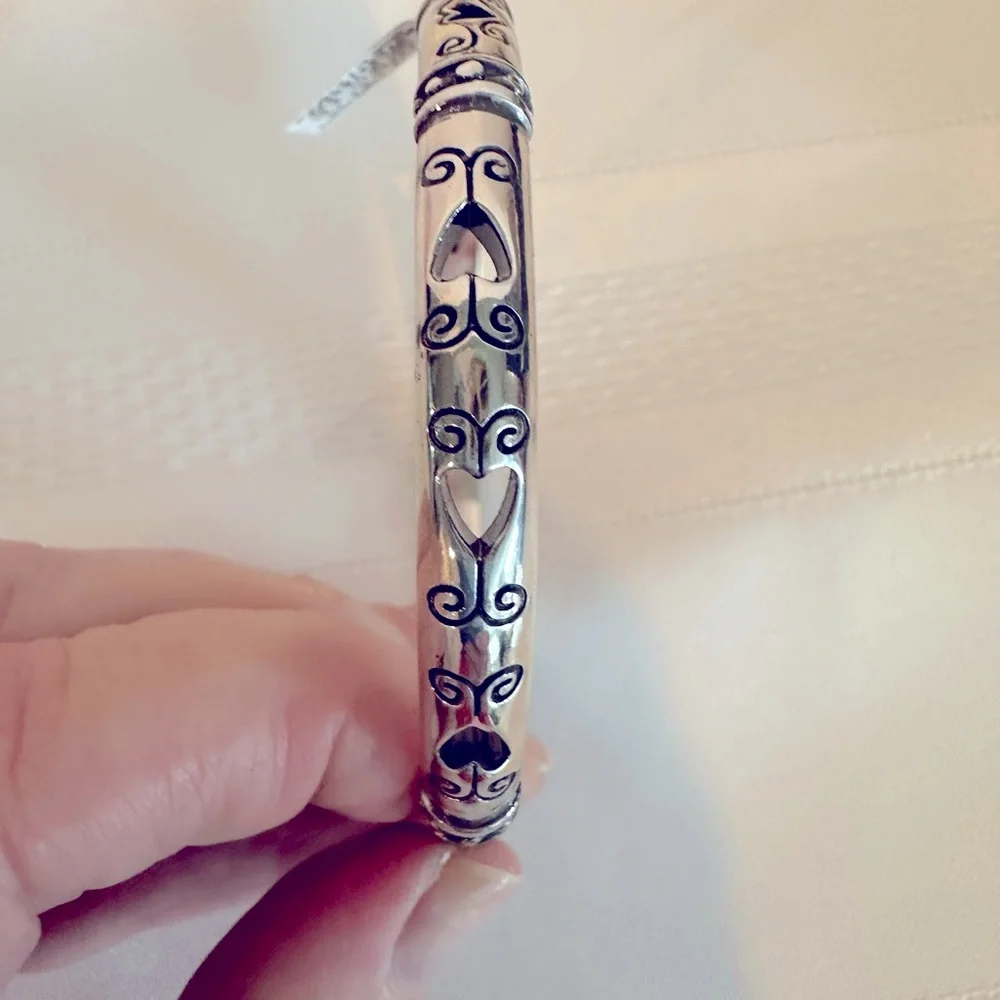 Brighton NWT Silver”Shot Through The Heart” Bangle Bracelet - Picture 3 of 6